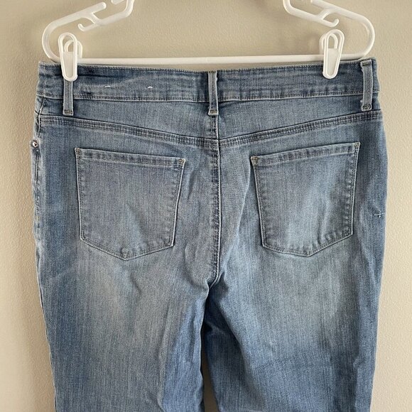 Chicos Platinum Collection Wmn 1.5 / 10 Light Wash Denim Straight Leg Crop Jeans - Picture 6 of 9